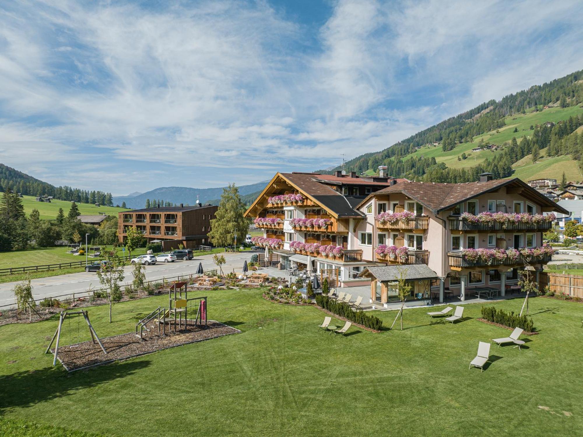 Hotel Waldheim Sexten Exterior foto